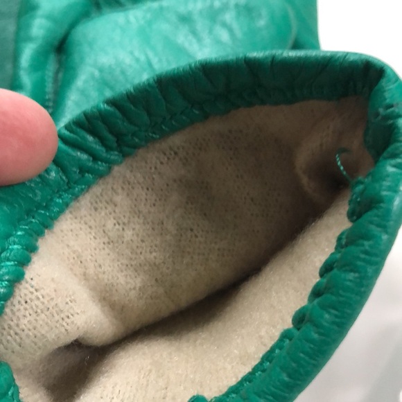 3 pairs of size medium leather driving gloves - Picture 7 of 8